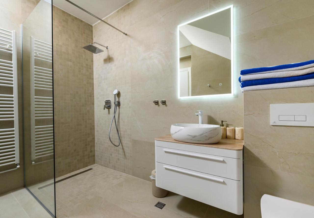 Gallery Luxury Suites & Rooms Split Exterior photo